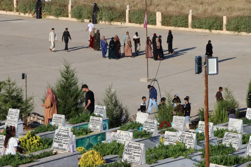 Residents of Jazera and Kobani cities celebrate first day of Eid by visiting martyrs' shrines