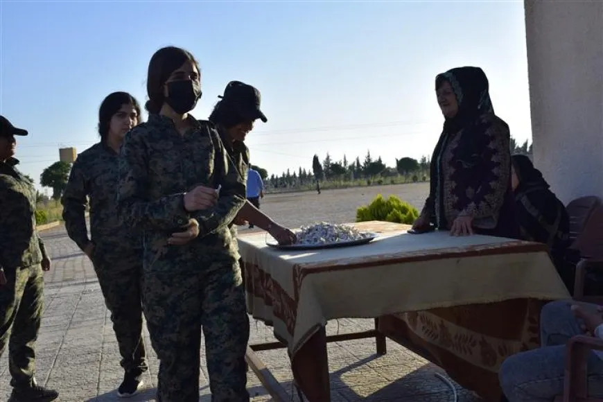 Residents of Jazera and Kobani cities celebrate first day of Eid by visiting martyrs' shrines