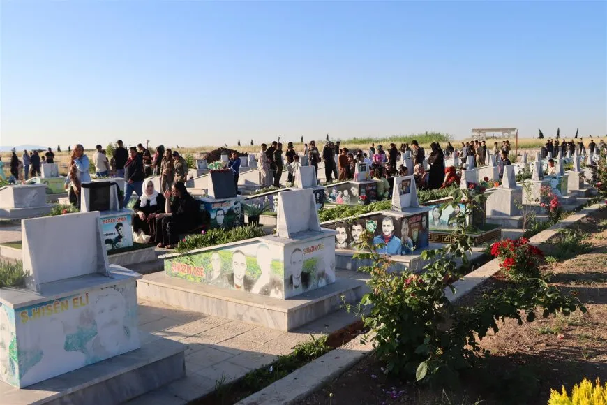 Residents of Jazera and Kobani cities celebrate first day of Eid by visiting martyrs' shrines