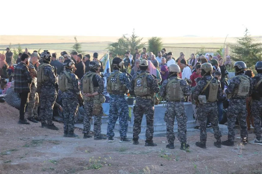 Residents of Jazera and Kobani cities celebrate first day of Eid by visiting martyrs' shrines