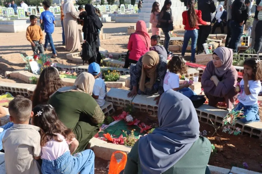 Residents of Jazera and Kobani cities celebrate first day of Eid by visiting martyrs' shrines
