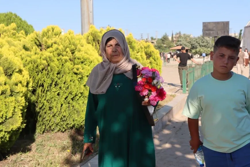 Residents of Jazera and Kobani cities celebrate first day of Eid by visiting martyrs' shrines
