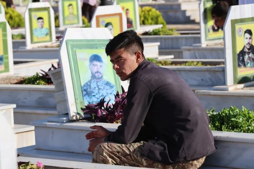 Residents of Jazera and Kobani cities celebrate first day of Eid by visiting martyrs' shrines
