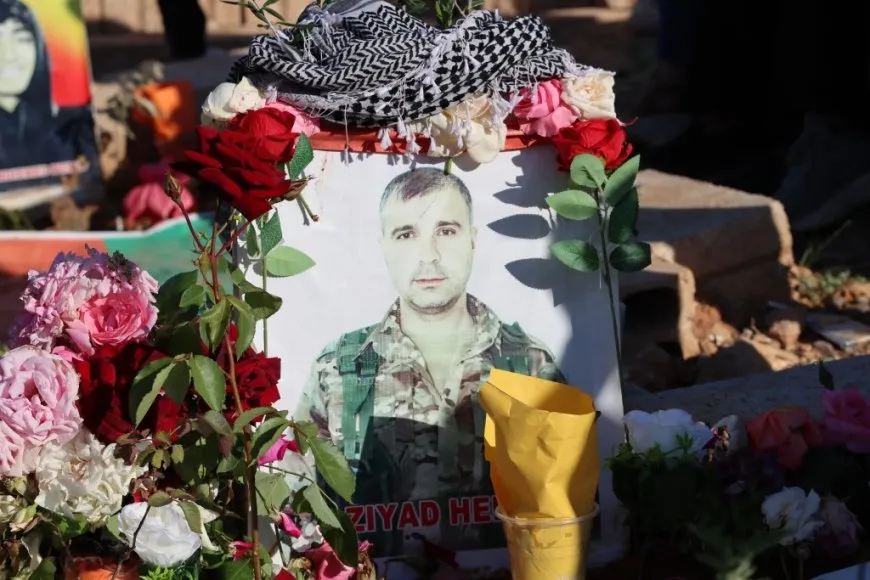 Residents of Jazera and Kobani cities celebrate first day of Eid by visiting martyrs' shrines