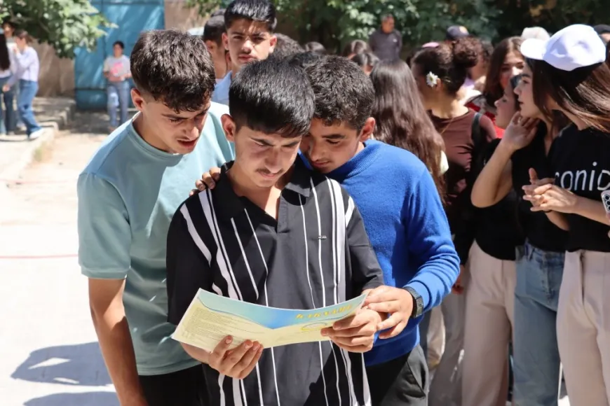 27,598 students in Kobani receive end-of-year certificates