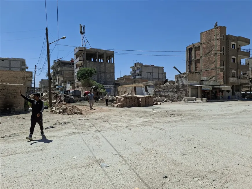 Accumulation of construction materials worsens traffic crisis in Hasakah
