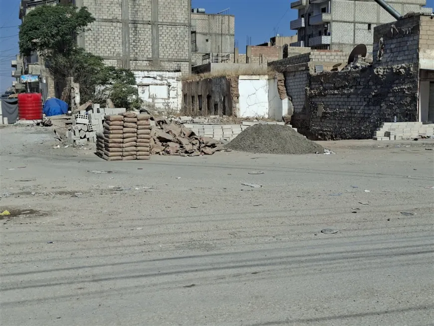 Accumulation of construction materials worsens traffic crisis in Hasakah