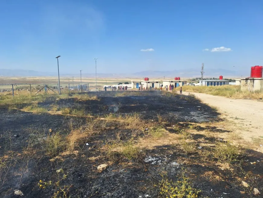Emergency teams in Derik extinguish fire near Newroz Camp