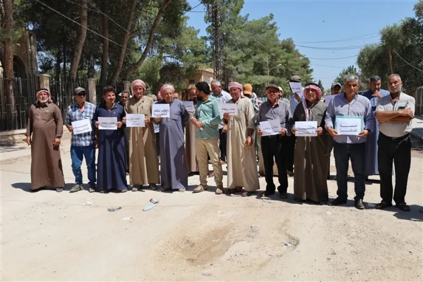 Farmers in Tel Tamr protest against new wheat delivery system
