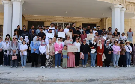 Teachers in Hasakah stage sit-in demanding unpaid salaries