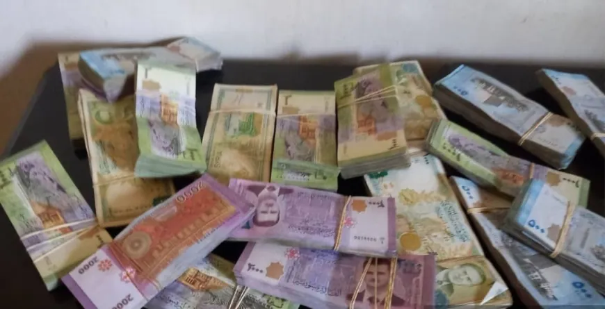 Rejection of old banknotes, shortage of new ones disrupt Syrian markets