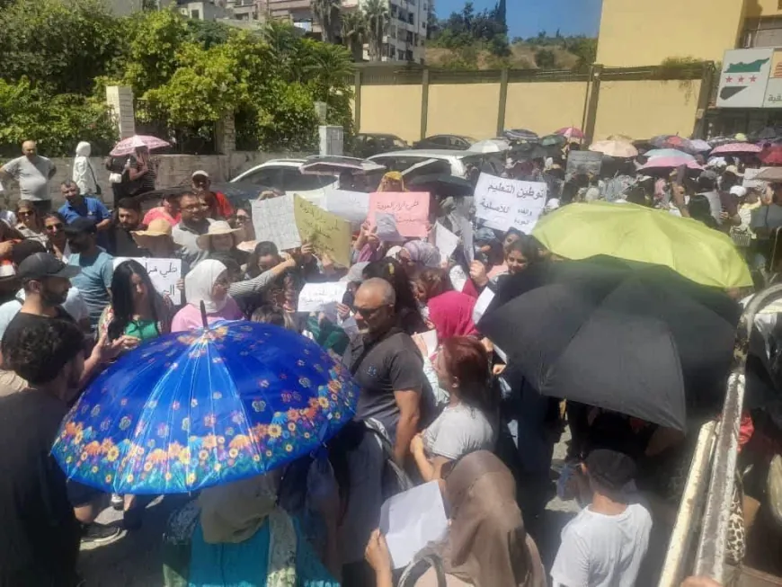 Contract teachers protest in Latakia, Tartus