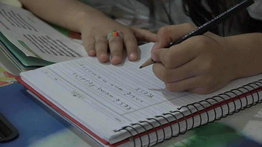 Five twins learn together in Kurdish