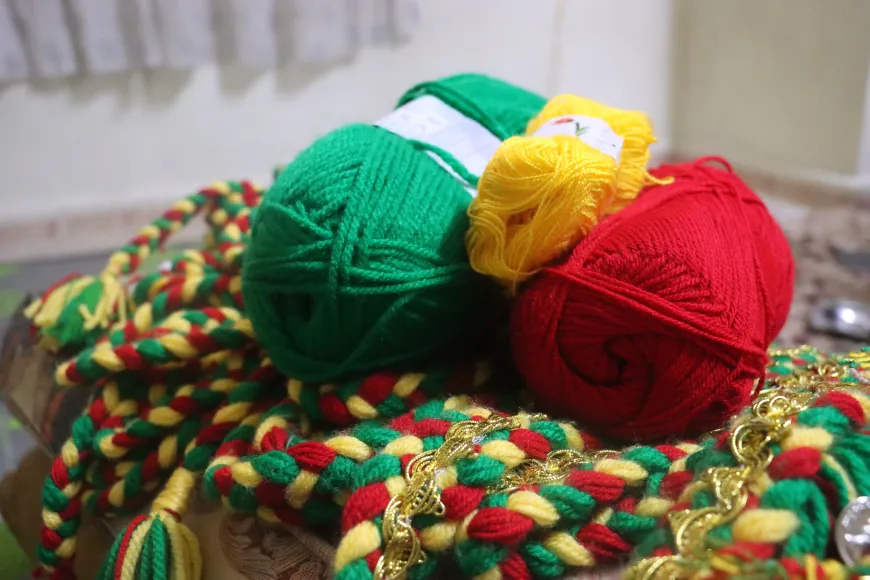 From thread to braids in green, red, yellow 