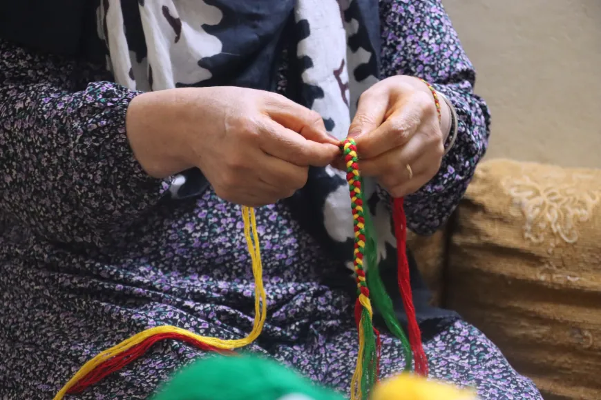 From thread to braids in green, red, yellow 