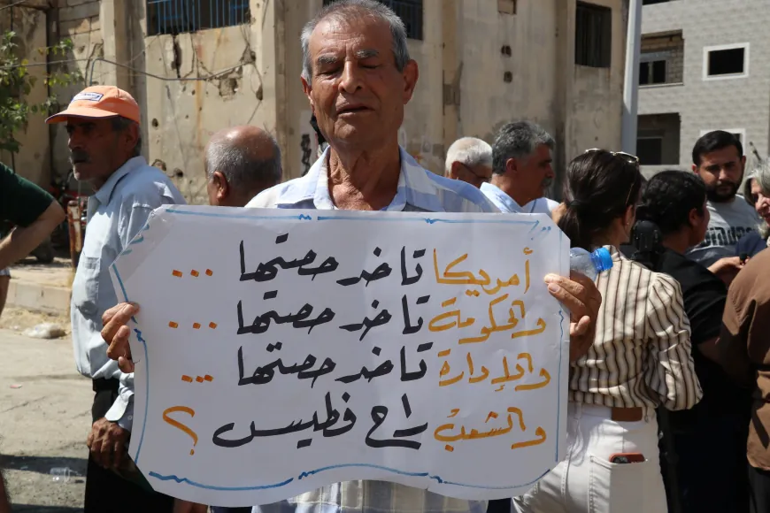 Protest in Qamishlo demands payment of pensions, lower fuel prices
