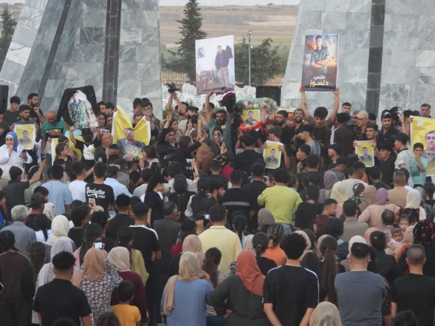 Kobani residents bid farewell to SDF fighter, vow to continue struggle