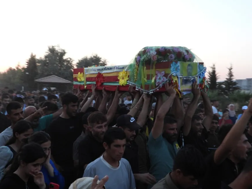 Kobani residents bid farewell to SDF fighter, vow to continue struggle