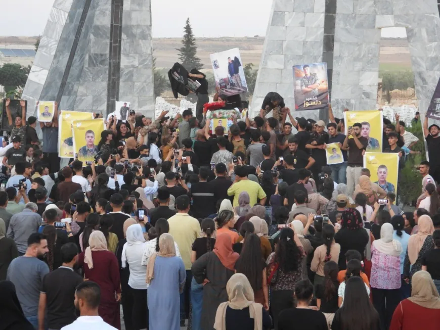 Kobani residents bid farewell to SDF fighter, vow to continue struggle
