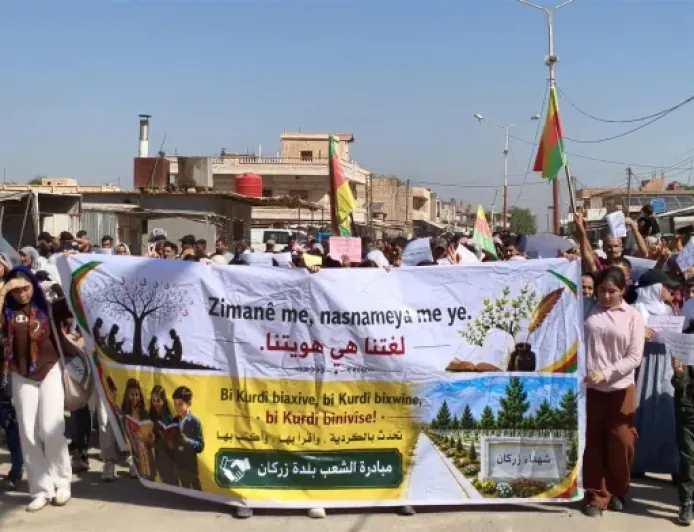 Students, mothers in Kobani reject reduction of Kurdish language classes