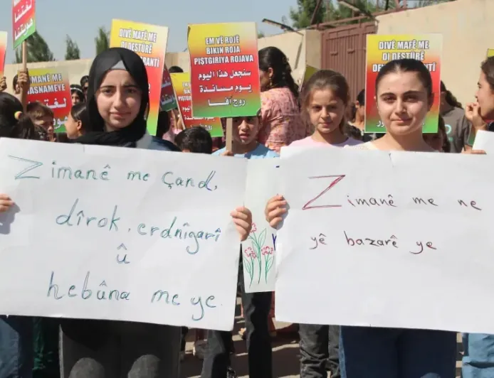 Students and families demand education in Kurdish mother tongue