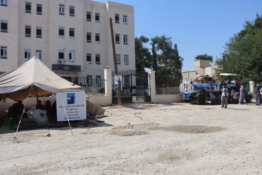 Detainees' families continue 6th day of sit-in, demand information on their fate
