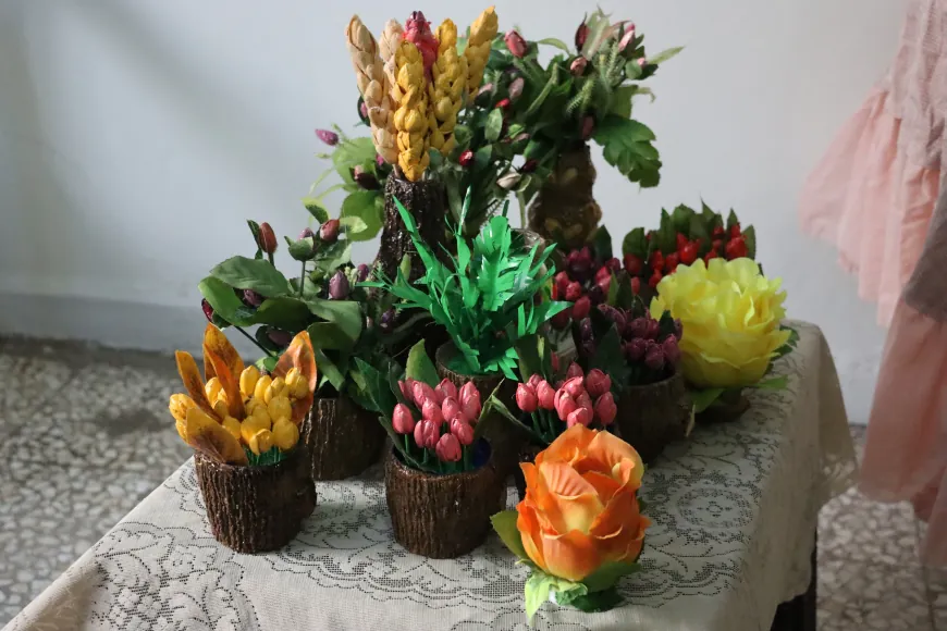 inspiring success story of woman who turned her recycling hobby into unique works of art