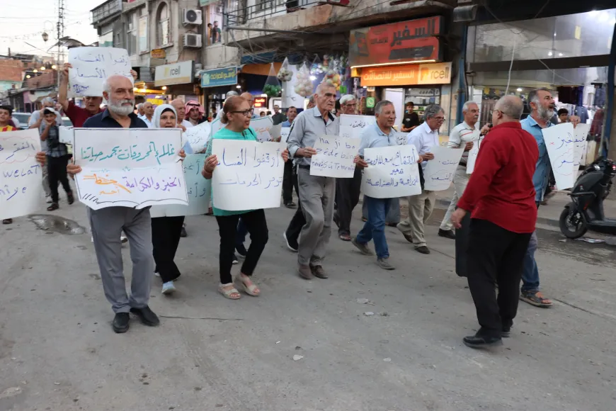 Continuing protests in Qamishlo denouncing increase in price of diesel