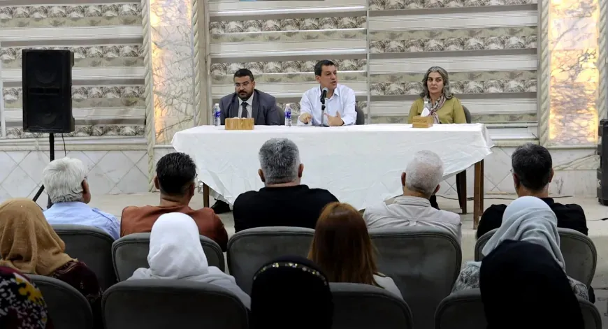 Mazloum Abdi meets Qamishlo residents to discuss latest developments