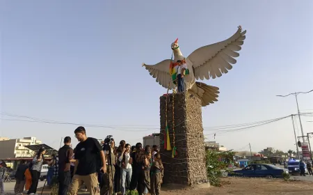 Women, girls hang braid at Al-Hamama Roundabout in Hasakah