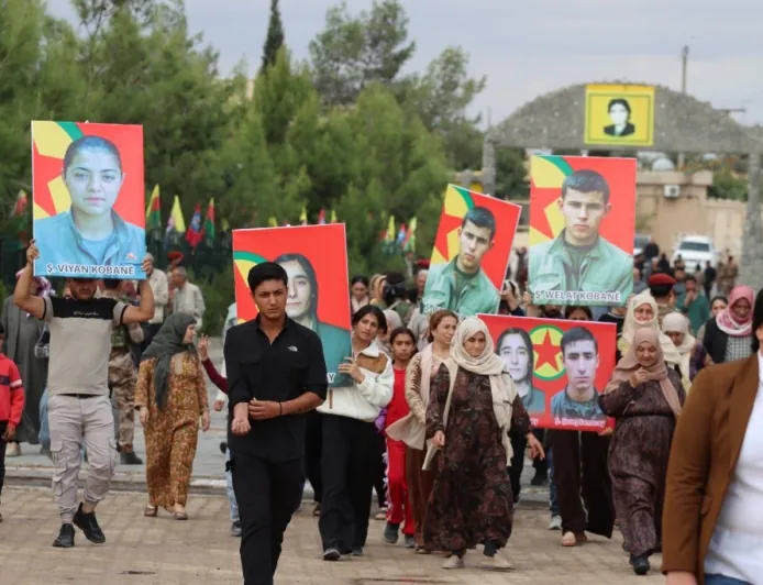 Commemoration ceremony for martyrs begins in Kobani with massive public participation