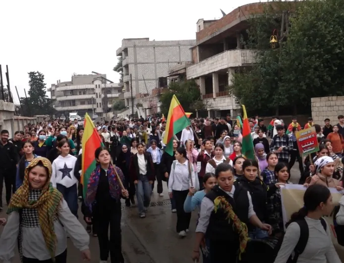 Students in Derik protest decision to limit Kurdish language classes