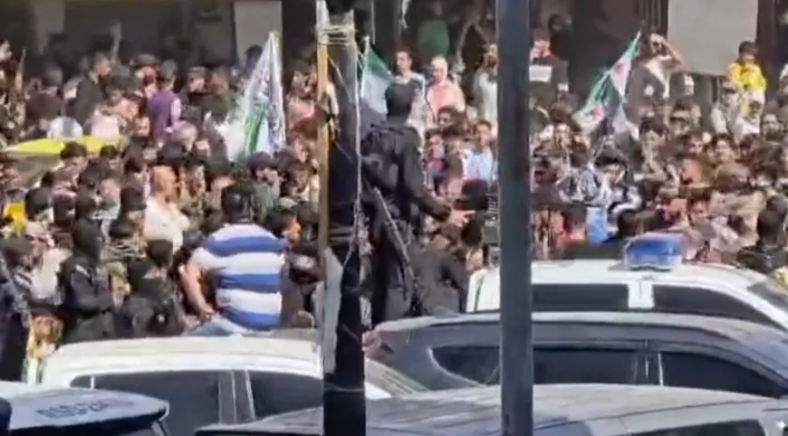 Rioting in Hasakah’s peace square ahead of Syrian flag raising event