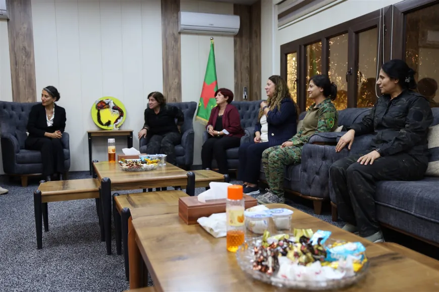 Bakur Kurdistan delegation visits Institutions and YPJ in Hasakah