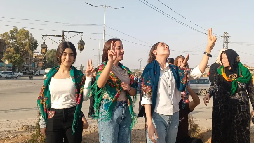 Women, girls hang braid at Al-Hamama Roundabout in Hasakah