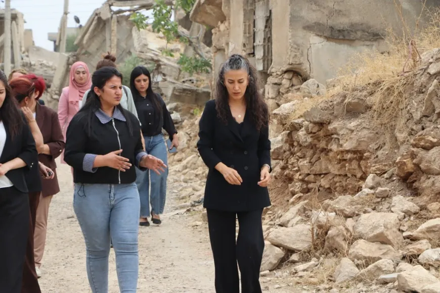 Northern Kurdistan’s delegation visits Kobani institutions, receives symbolic gifts