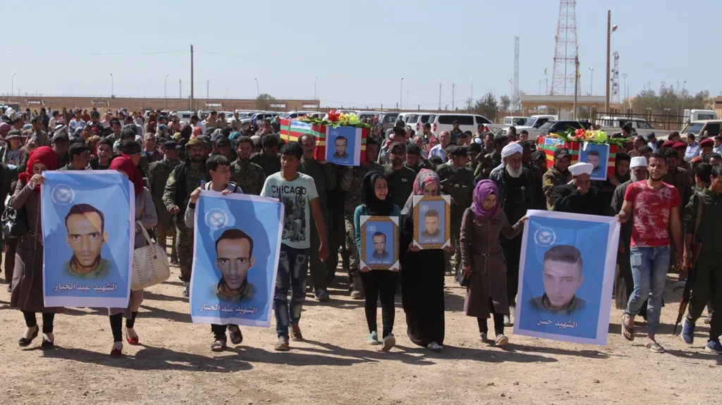 Al-Tabqa deposita 2 mártires en el primer aniversario de la llegada de "Ira del Eufrates"