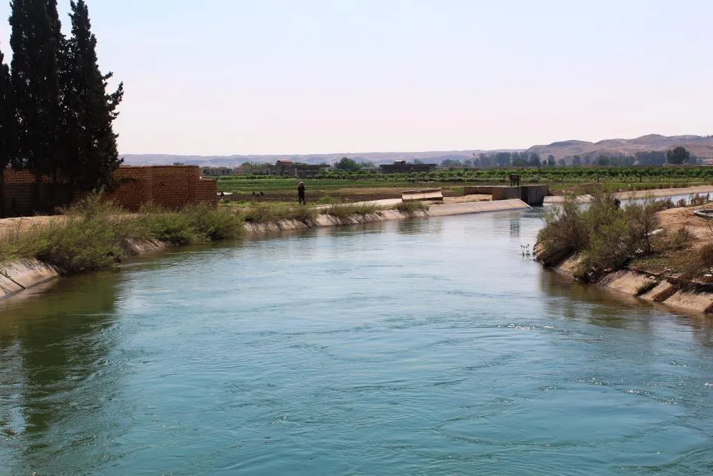 El agua vuelve a la zona de al-Kasrat en al-Raqqa