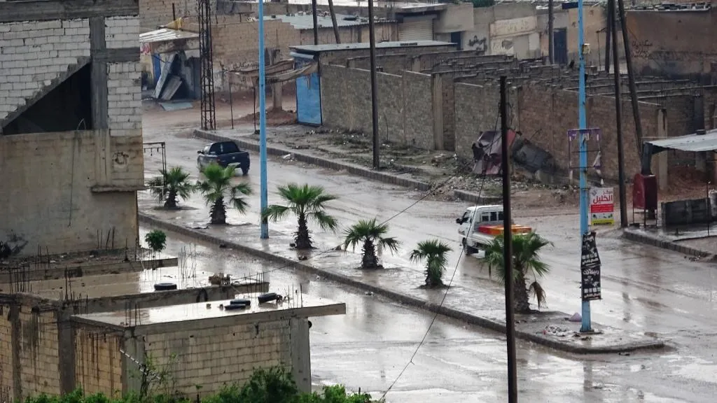 Después de una larga espera ... Fuertes lluvias en las ciudades del norte de Siria