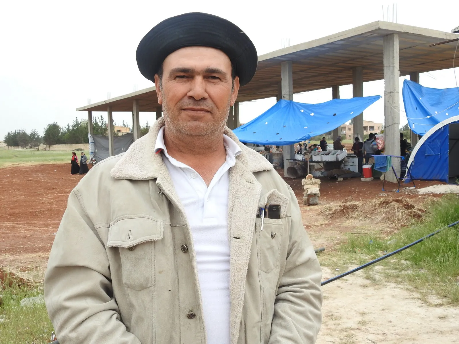 Abrió mercado en el campamento de al-Asr para satisfacer las necesidades de las personas