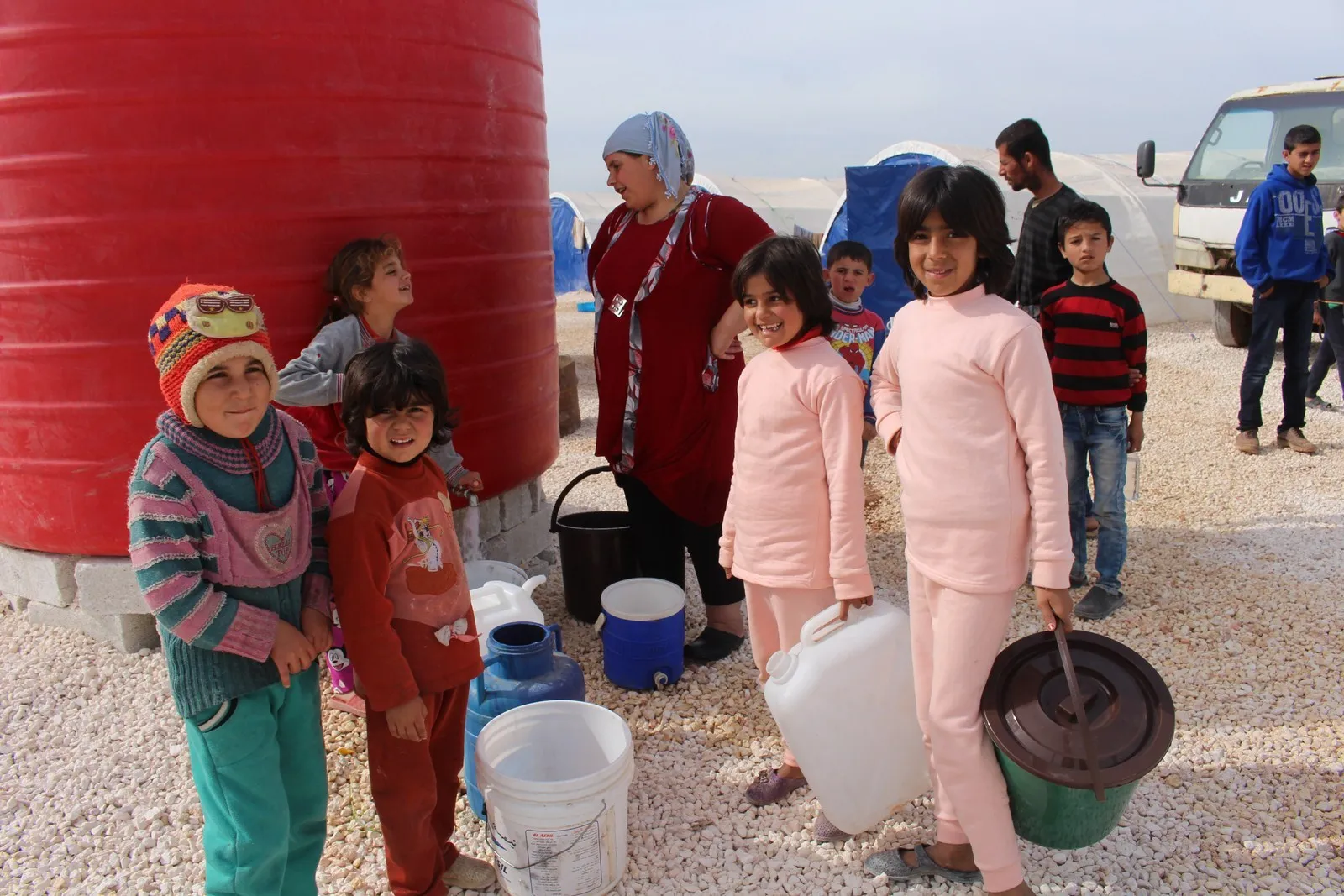 Niños Afrin esperan regresar a las escuelas después de despedir a la ocupación turca