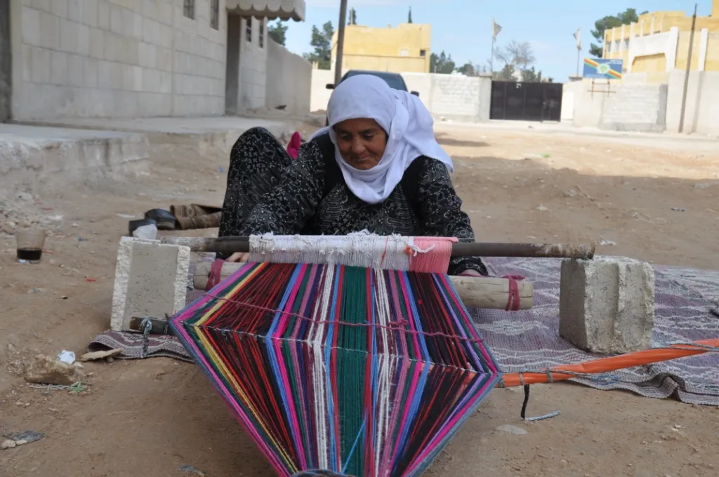 Mujeres de Kobani preservan el patrimonio... como la Madre Khanem
