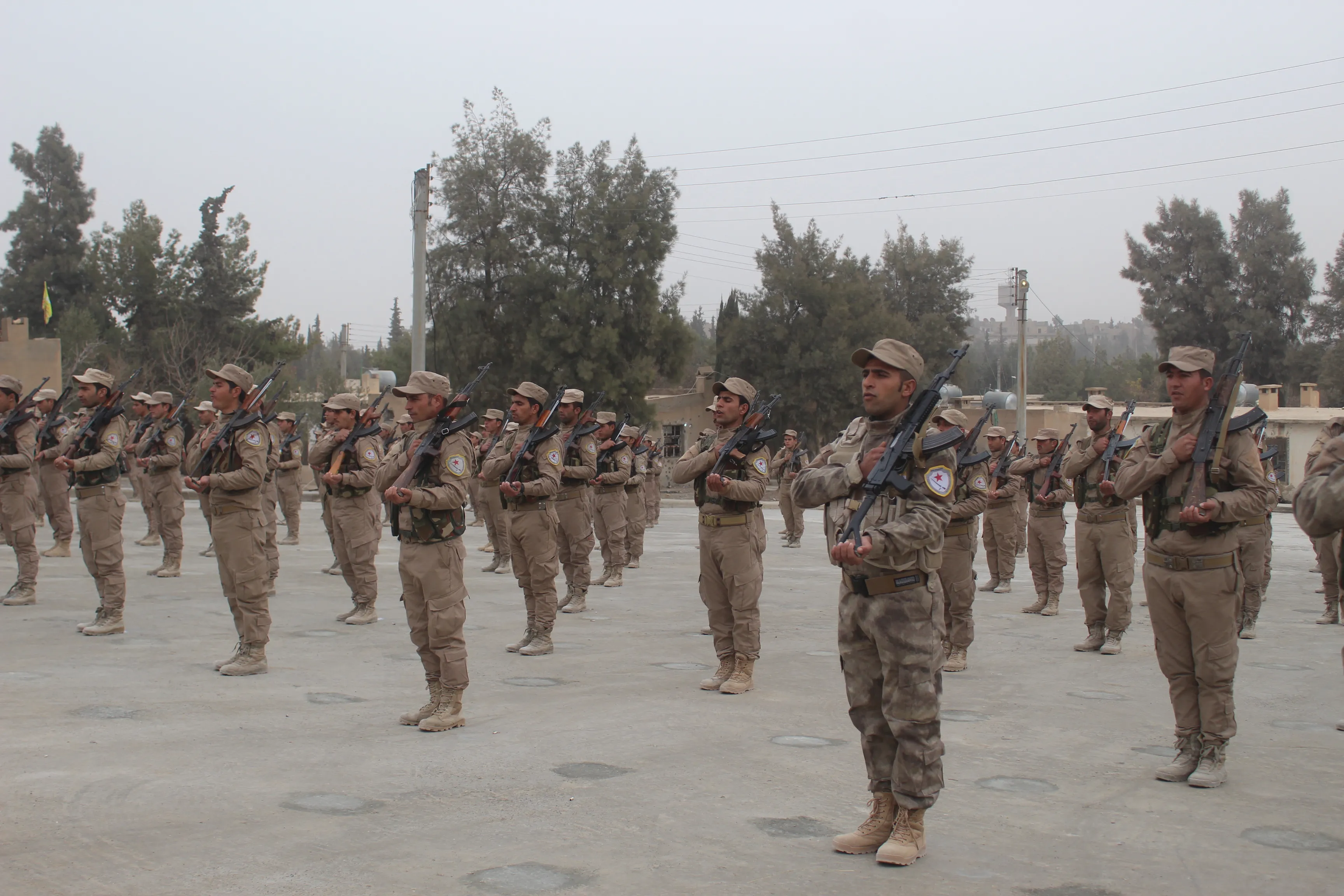 Las Fuerzas de Servicio de Autodefensa son un escudo de protección en Manbij
