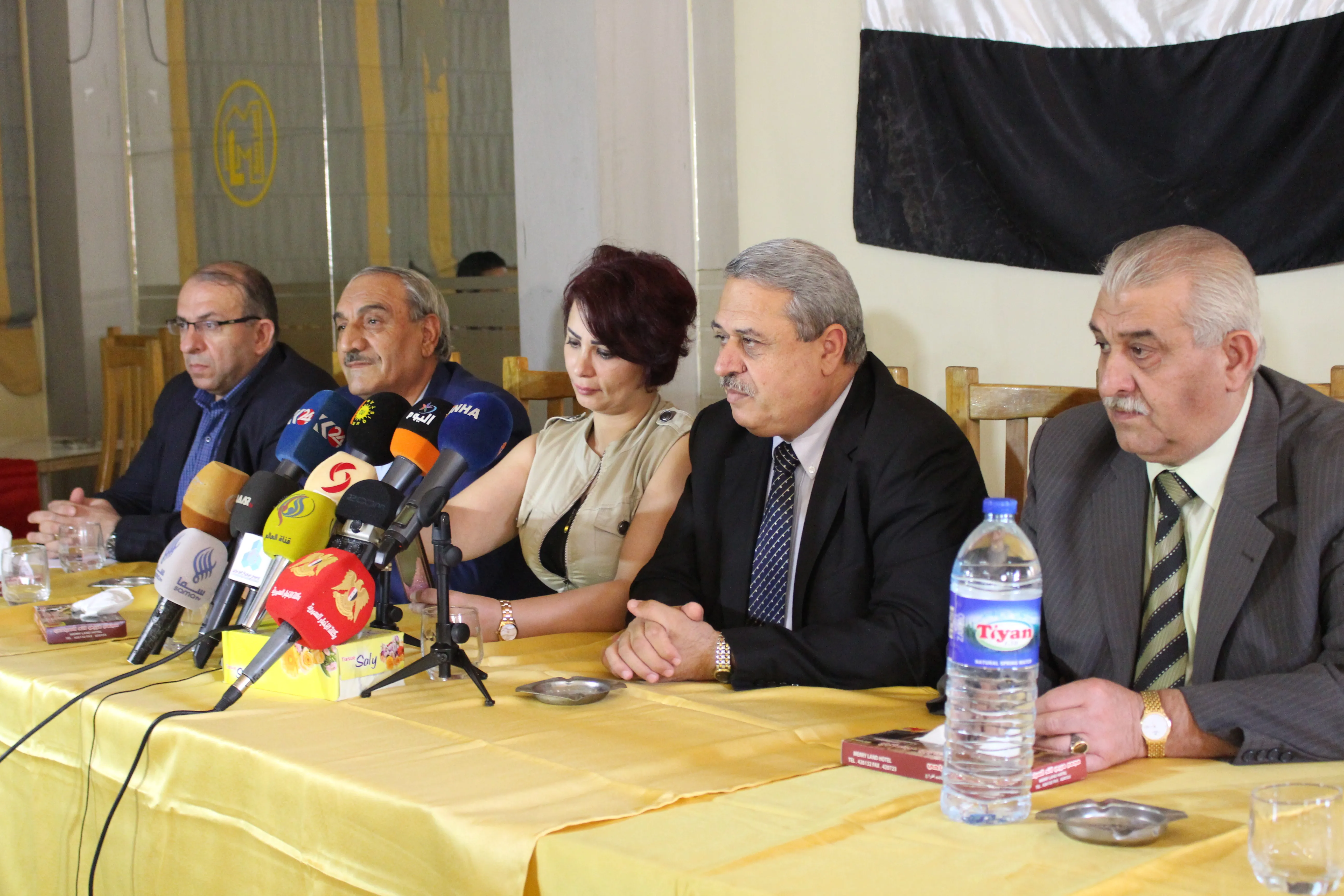 Frente Democrático sostuvo reuniones con las fuerzas políticas en el norte de Siria