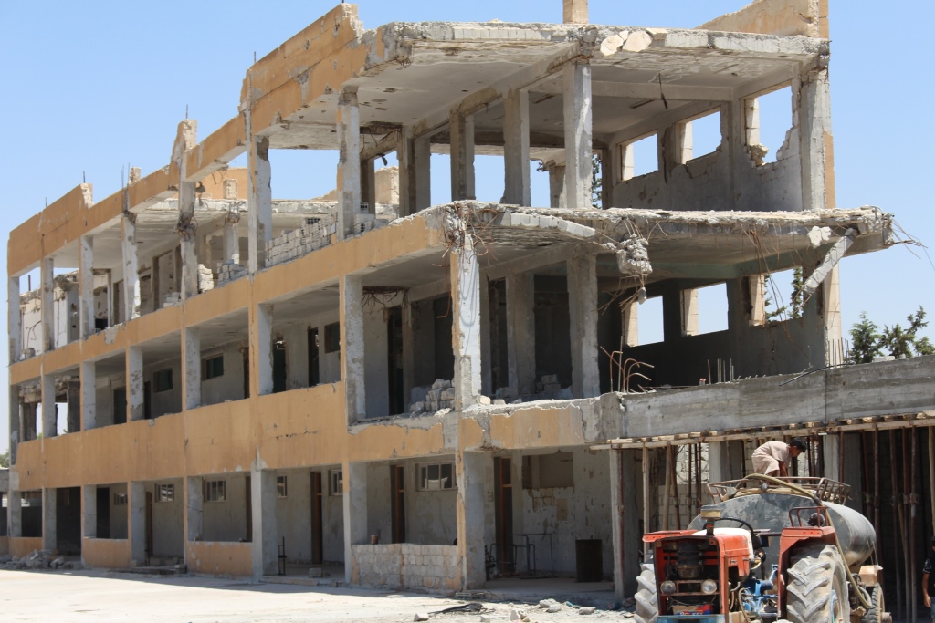 Reconstrucción y restauración de la escuela al-Shariah en Manbij