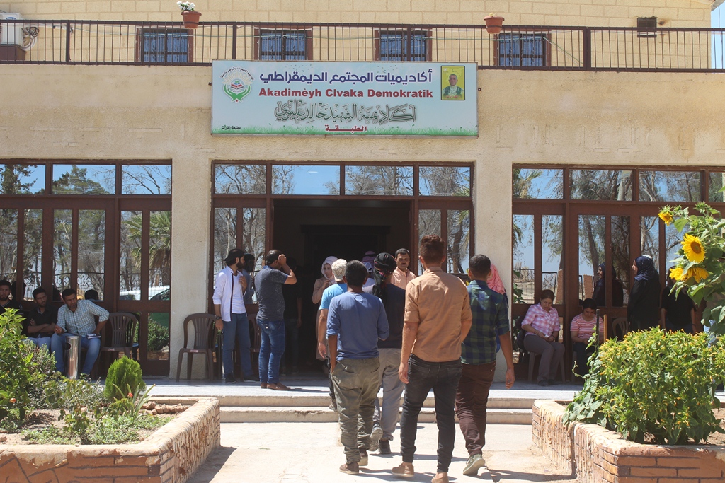 Academias de la sociedad democrática terminaron el quinto curso en al-Tabqa