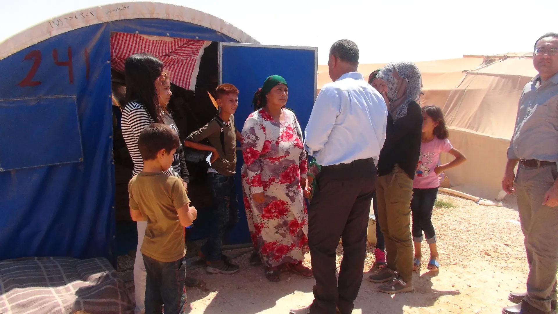 Delegación visitó los campamentos de al-Shahba para felicitar a la gente de Afrin