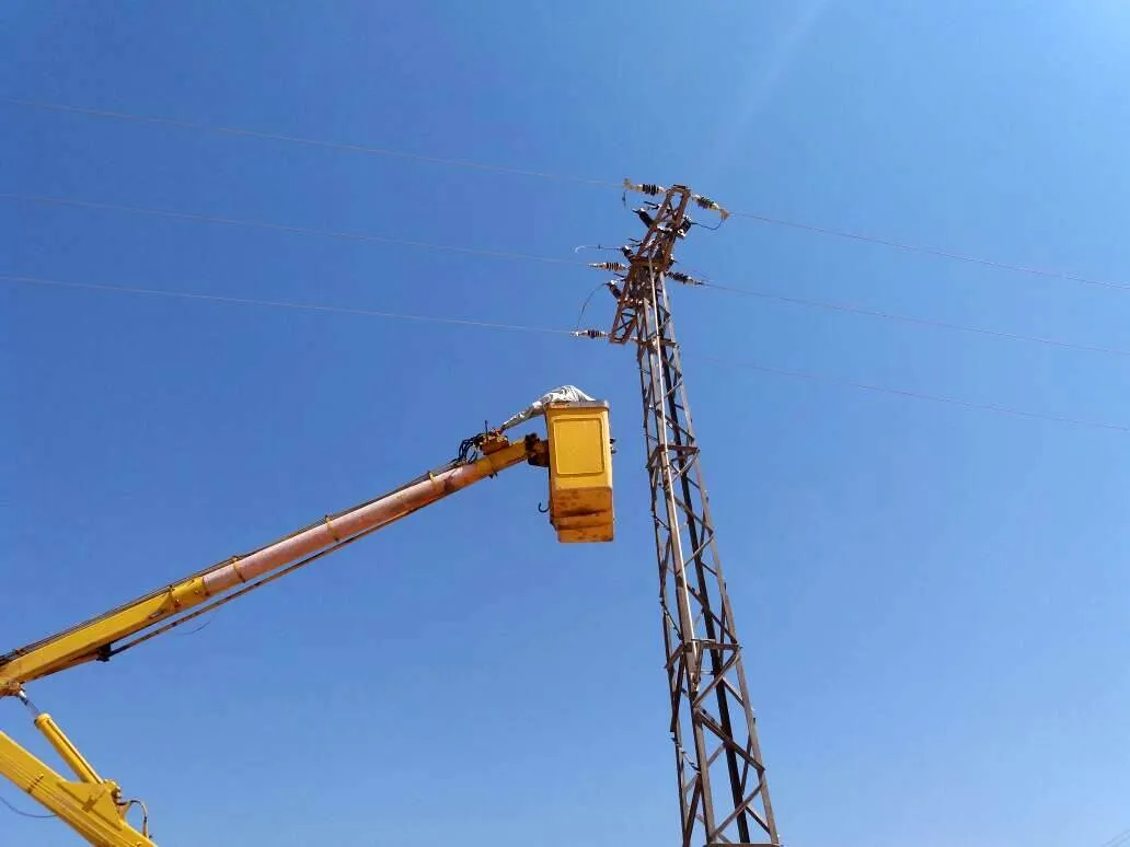 Talleres de electricidad terminan el mantenimiento del daño causado por la tormenta de polvo
