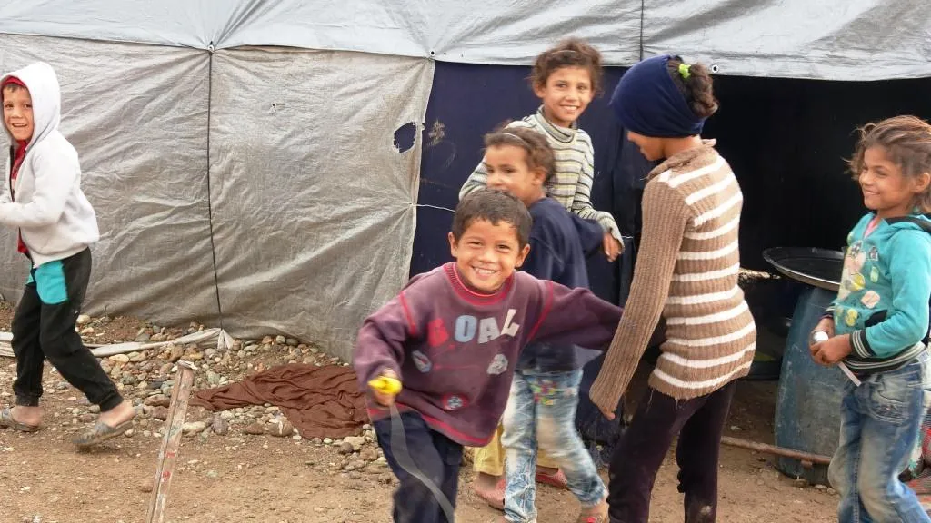 En el campamento de Tal al-Baya, cada tienda tiene una historia que contar