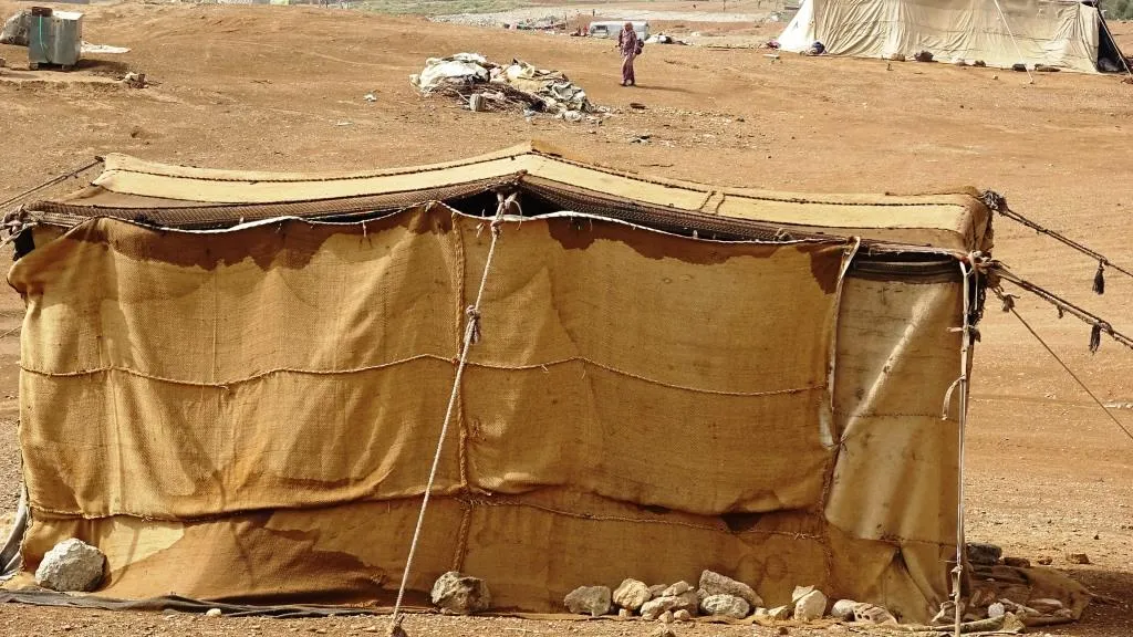 En el campamento de Tal al-Baya, cada tienda tiene una historia que contar